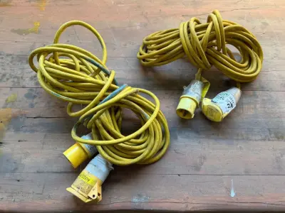 2x Verlengkabel met CEE-stekkers, 110 V, geel – kavel bij Onlineveilingmeester, Hoogeveen