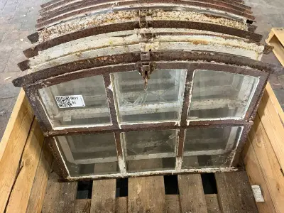4x Boogvormig uitklapbaar stalraam, Historisch, wit/roest, 63 cm breed; 43-49 cm hoog – kavel bij Onlineveilingmeester, Hoogeveen