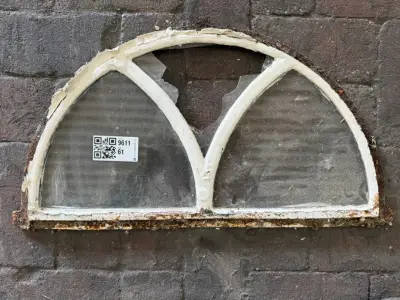 Halfrond stalraam, Historisch, wit/roest, 60 cm breed – kavel bij Onlineveilingmeester, Hoogeveen