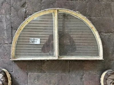 Halfrond stalraam, Historisch, wit/roest, 65 cm breed – kavel bij Onlineveilingmeester, Hoogeveen