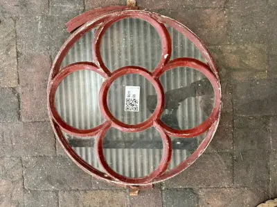 Rond rozet-stalraam, Historisch, Roodbruin, diameter 47,5 cm – kavel bij Onlineveilingmeester, Hoogeveen