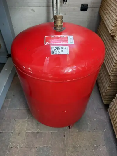 Membraanexpansievat, Flamco, Flexcon 110/0,5, rood, Rood | 0,5 bar voordruk – kavel bij Onlineveilingmeester, Hoogeveen