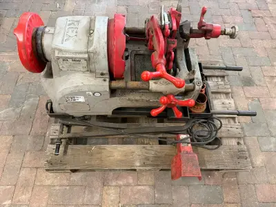 Elektrische pijpdraadsnijmachine, REX, S80AV, grijs/rood, met voetpedaal en draadsnijkoppen – kavel bij Onlineveilingmeester, Hoogeveen