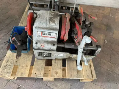 Elektrische pijpdraadsnijmachine, Rothenberger / Piset, P-60, grijs/rood, met losse gereedschappen – kavel bij Onlineveilingmeester, Hoogeveen