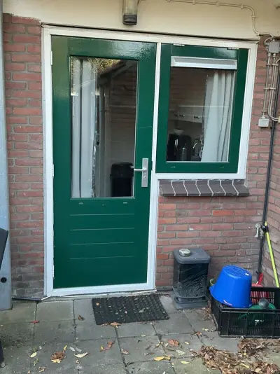 Meranti hardhouten buitendeur, HR++ glas; lage borstwering, houtkleur, pallet C – kavel bij Onlineveilingmeester, Hoogeveen