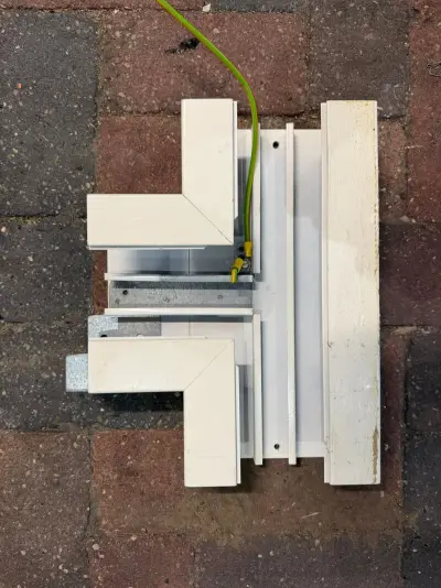9x T-stuk kabelgoot, T-aftakking met deksel, wit, Circa 33 x 25 cm | aftakstuk – kavel bij Onlineveilingmeester, Hoogeveen