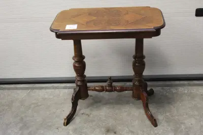 Antieke bijzettafel. Afmeting blad 75 x 44 cm. Hoogte 75 cm – kavel bij HNVI, Loon op Zand