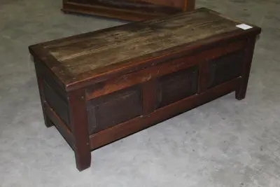 Houten dekenkist. Afmeting 119 x 47 cm. Hoogte 48 cm – kavel bij HNVI, Loon op Zand
