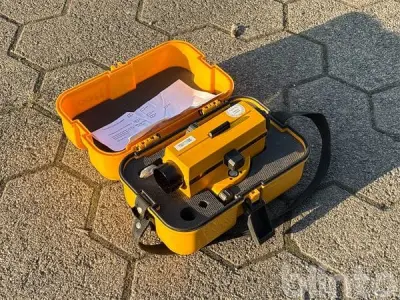 Nivelliergerät / Baunivellier GLUNZ DS24 – kavel bij Blinto, Voerde