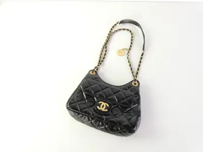 Zwarte lakleren handtas Chanel – kavel bij De Kringwinkel, Heverlee