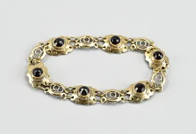 Gouden armband met granaat – kavel bij Twents Veilinghuis