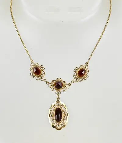 Gouden choker met granaat – kavel bij Twents Veilinghuis