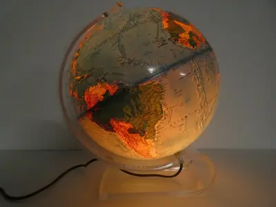Vintage Deense wereldbol-tafellamp - Space Age-stijl – kavel bij De Kringwinkel, Heverlee