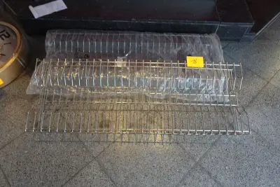2x Metalen bordenhouder Vogue – kavel bij Openbare Verkopen, Lochristi