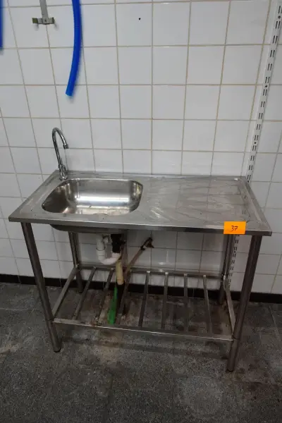 RVS wastafel – kavel bij Openbare Verkopen, Lochristi