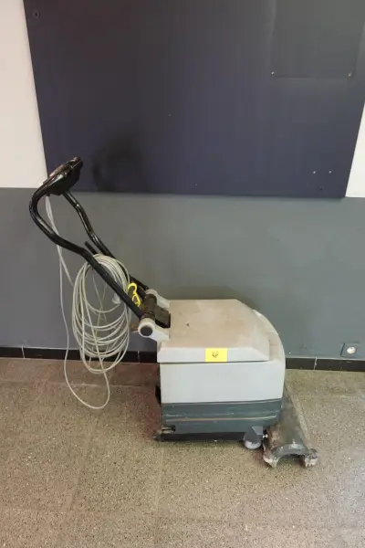 Elektrische kuismachine Nilfisk – kavel bij Openbare Verkopen, Lochristi
