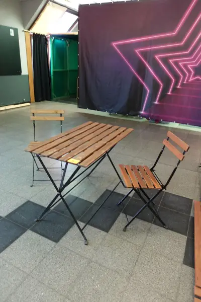 18x Inklapbare stoel + 4x inklapbare tafel – kavel bij Openbare Verkopen, Lochristi