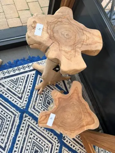 J-Line bijzettafel in natuurlijk hout 1 grotere 1 kleinere – kavel bij Openbare Verkopen, Blankenberge