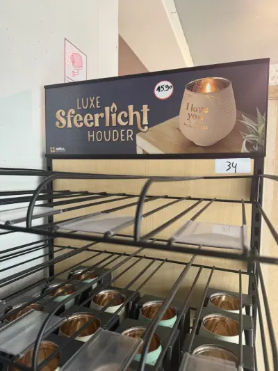 Verkoopdisplay met luxe sfeerlichthouders – Inclusief inhoud – kavel bij Openbare Verkopen, Blankenberge