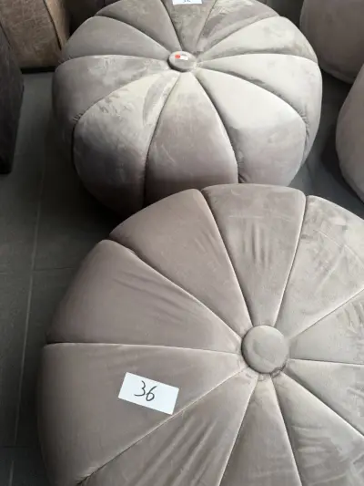 Simla set van 3 ronde poefs ( grijs/ taupe) – kavel bij Openbare Verkopen, Blankenberge