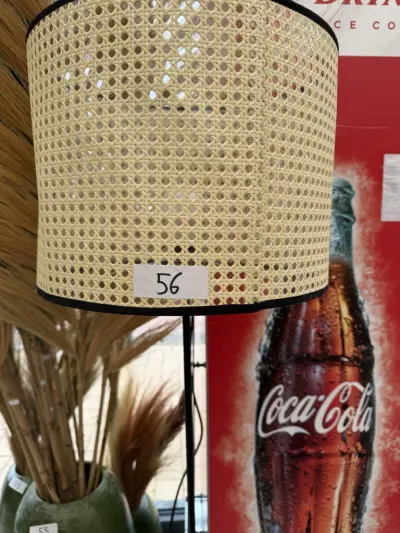 Lampkap op voet 1 stuk crèmekleurig met zwart – kavel bij Openbare Verkopen, Blankenberge