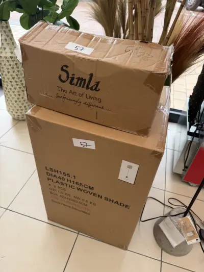 Lampkap op voet 2 stuks crèmekleurig met zwart – kavel bij Openbare Verkopen, Blankenberge