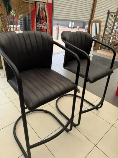 2 barstoelen zwart leder 100% Paco – kavel bij Openbare Verkopen, Blankenberge