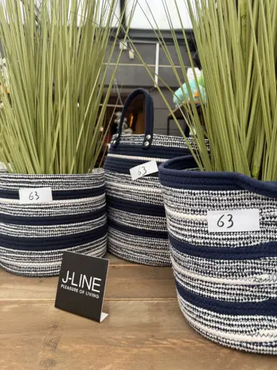 J-Line set van 3 gevlochten manden met duinenplanten ( Blauw/ wit) – kavel bij Openbare Verkopen, Blankenberge