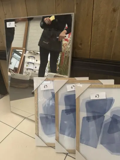 Partij wandkaders met spiegel ( wandkaders blauw/ wit) alles samen in 1 lot – kavel bij Openbare Verkopen, Blankenberge