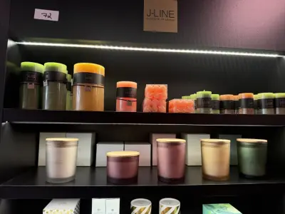 Partij J-Line luxe kaarsen en geurkaarsen ( kast niet inbegrepen) – kavel bij Openbare Verkopen, Blankenberge