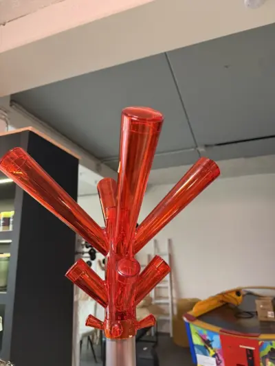 3stuks oranje/grijze kapstok – kavel bij Openbare Verkopen, Blankenberge
