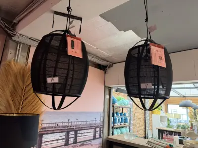 Zwarte hanglamp met gevlochten kap 3 stuks – kavel bij Openbare Verkopen, Blankenberge