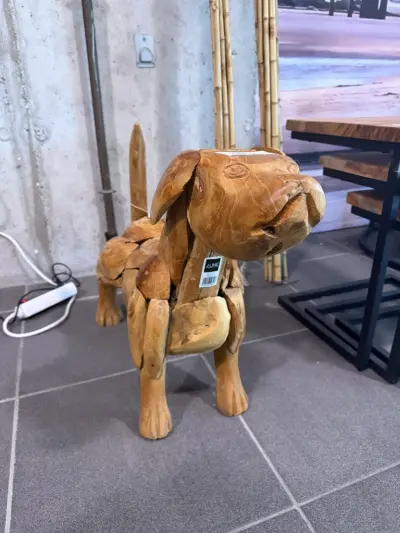 Decoratief houten hondenbeeld – kavel bij Openbare Verkopen, Blankenberge