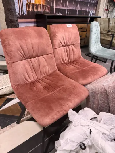 6 stoelen in oud roze ( 2 al in elkaar) – kavel bij Openbare Verkopen, Blankenberge