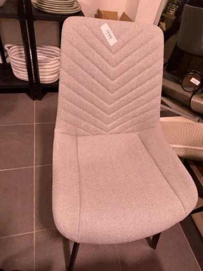 grijze stoelen met zwarte poten 4 stuks – kavel bij Openbare Verkopen, Blankenberge