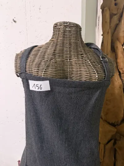 schorten met mannequin (20 stuks) – kavel bij Openbare Verkopen, Blankenberge