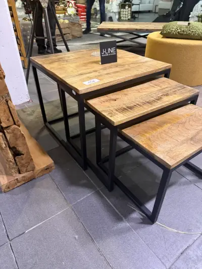 Set van 3 bijzettafels hout met zwarte poten – kavel bij Openbare Verkopen, Blankenberge