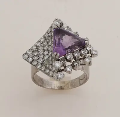 Witgouden ring met amethist en diamant – kavel bij Twents Veilinghuis
