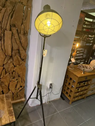 industriële lamp – kavel bij Openbare Verkopen, Blankenberge