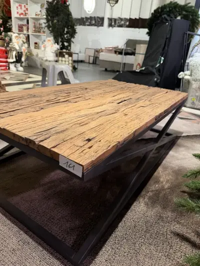 Salontafel in hout met zwarte poten – kavel bij Openbare Verkopen, Blankenberge