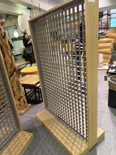 dubbelzijdig rek voor accessoires of kledij – kavel bij Openbare Verkopen, Blankenberge