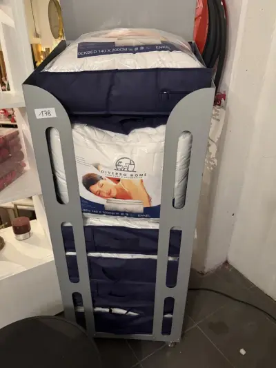 Dekbedden met rek inbegrepen 140cm x 200cm 10stuks – kavel bij Openbare Verkopen, Blankenberge