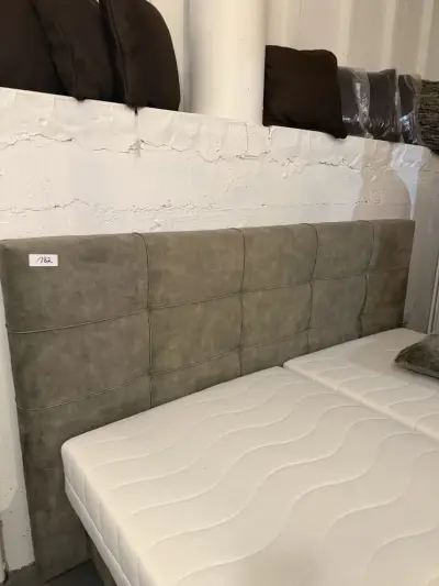 khaki 2 persoonsbed met matrass – kavel bij Openbare Verkopen, Blankenberge
