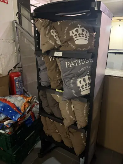 patteserie kussentjes 14 stuks rek inbegrepen – kavel bij Openbare Verkopen, Blankenberge