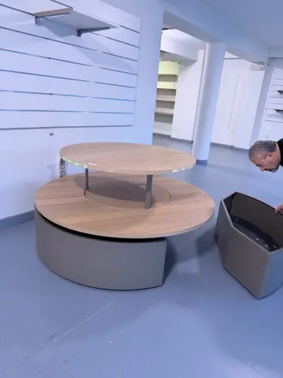 display met ladekasten op wieltjes – kavel bij Openbare Verkopen, Blankenberge
