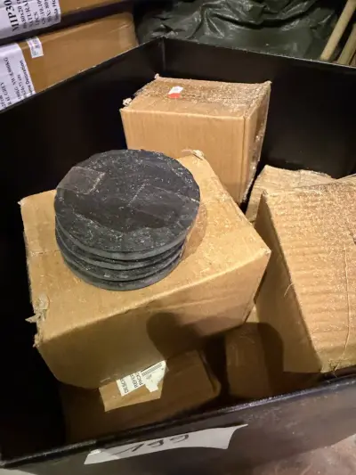 glazen onderzetters in steen circa 100 stuks – kavel bij Openbare Verkopen, Blankenberge