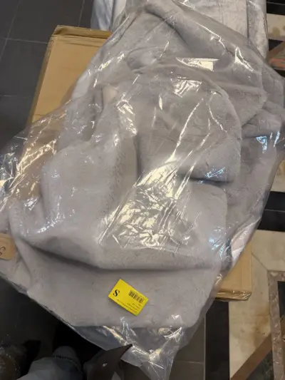 Simla vloerkleedjes Fake Fur licht grijs 53x86cm 30pcs – kavel bij Openbare Verkopen, Blankenberge