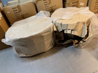 Bijzet tafeltje met zwarte onderkant & houten tablet rond – kavel bij Openbare Verkopen, Blankenberge