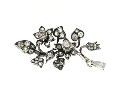 Witgouden hanger, tak met diamant – kavel bij Twents Veilinghuis