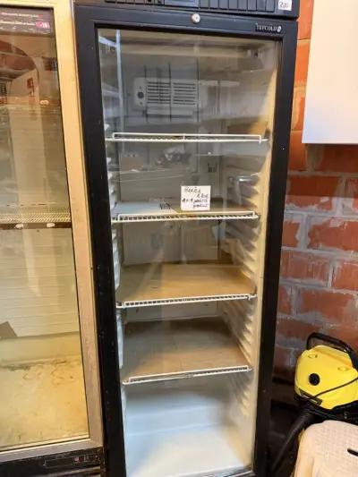 Zwarte frigo (gebruikt maar werkend) – kavel bij Openbare Verkopen, Blankenberge